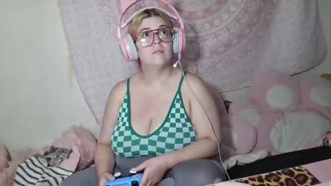 Veronica Lehane online show from September 2025 08:54:01 PM