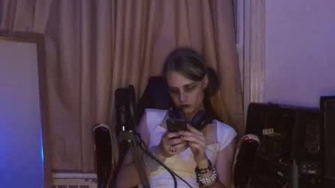 veelucious online show from October 2025 03:04:01 AM