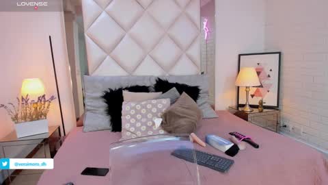 Vee Simons online show from December 2024 11:28:02 PM