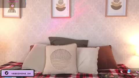 Vee Simons online show from December 2025 07:41:02 PM