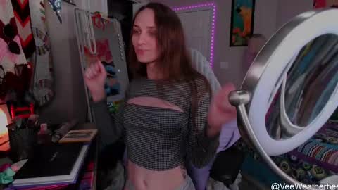 Snapshot of veeweatherbee chatting on May 2026 12:41:01 AM Violet Weatherbee online show from May 2026 12:41:01 AM