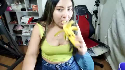 Snapshot of vellarossa chatting on July 2026 04:58:02 AM Im VelaI will be Christmas and New Year with my family December 22 to January 13 I will miss you guys. online show from July 2026 04:58:02 AM