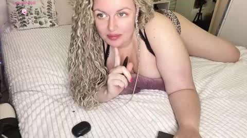 Snapshot of vellinka chatting on October 2025 01:15:01 AM vellinka online show from October 2025 01:15:01 AM