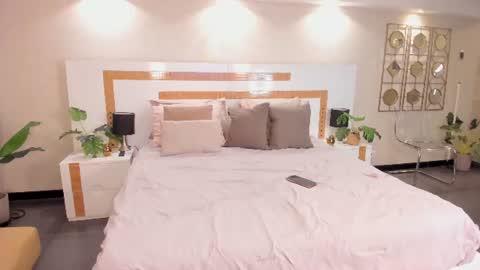 veluna_ online show from July 2026 11:15:01 AM