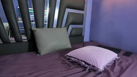 Snapshot of veluniliore chatting on April 2026 07:45:01 AM Veluni online show from April 2026 07:45:01 AM