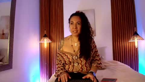 Snapshot of velvet_curly chatting on April 2026 12:18:02 PM Emma Curly online show from April 2026 12:18:02 PM