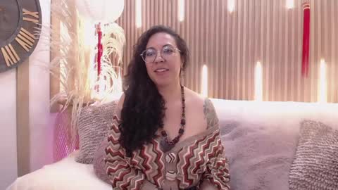 Snapshot of velvet_curly chatting on May 2026 12:45:02 PM Emma Curly online show from May 2026 12:45:02 PM