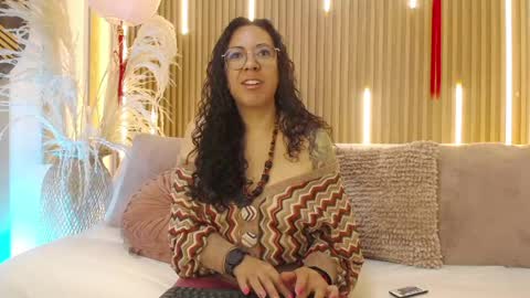 Snapshot of velvet_curly chatting on May 2026 12:24:01 PM Emma Curly online show from May 2026 12:24:01 PM