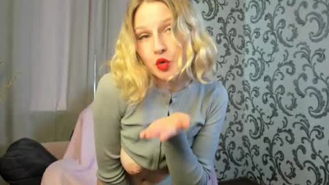 Snapshot of velvet_peach_ chatting on October 2025 11:30:01 AM velvet_peach_ online show from October 2025 11:30:01 AM