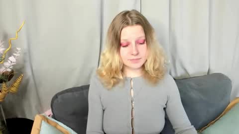 Snapshot of velvet_peach_ chatting on November 2025 11:11:01 AM velvet_peach_ online show from November 2025 11:11:01 AM