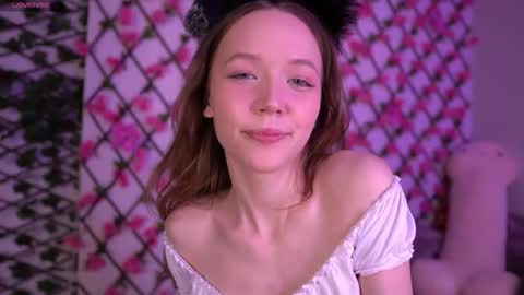 Polly online show from November 2025 06:20:01 PM