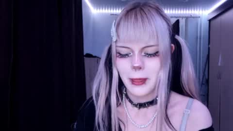 Snapshot of velvetalice chatting on April 2026 07:44:02 PM Alice online show from April 2026 07:44:02 PM