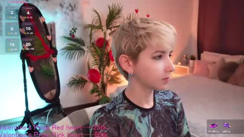 Snapshot of velvetvalkyries chatting on February 2025 04:31:01 PM CLEOshort hair  TIna long hair  online show from February 2025 04:31:01 PM