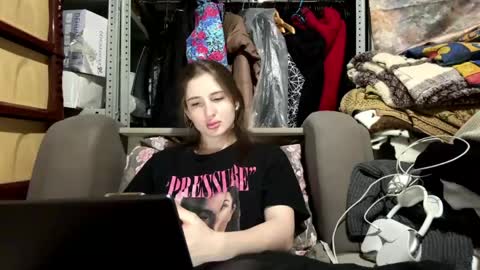 Mia online show from April 2026 02:53:02 PM