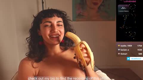 Snapshot of venus_in_jeans chatting on January 2025 08:05:02 PM Bella online show from January 2025 08:05:02 PM