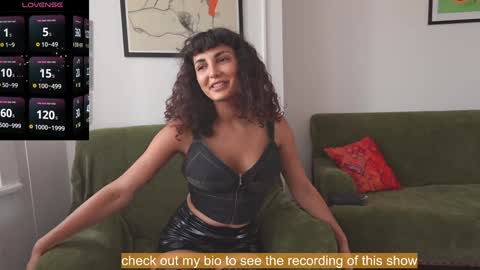 Snapshot of venus_in_jeans chatting on September 2025 02:19:01 PM Bella online show from September 2025 02:19:01 PM