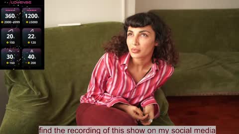 Snapshot of venus_in_jeans chatting on October 2025 12:17:01 PM Bella online show from October 2025 12:17:01 PM