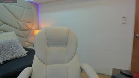 venusxneo online show from October 2025 07:55:01 PM