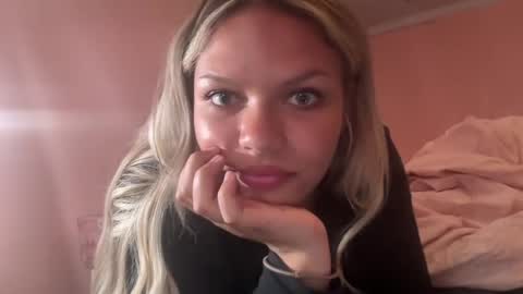 Snapshot of veranikimi chatting on June 2026 07:44:02 PM veranikimi online show from June 2026 07:44:02 PM