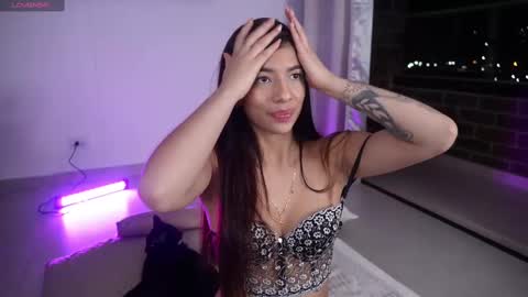 vero_cam online show from March 2025 05:05:02 AM