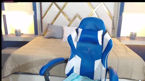 Snapshot of veronica_em1 chatting on April 2026 01:12:02 PM VERONICA online show from April 2026 01:12:02 PM