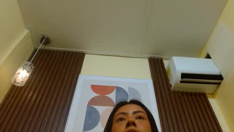 Veronica Robles online show from November 2025 05:33:02 PM