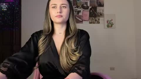 Snapshot of veronika__winslow_ chatting on June 2026 07:17:02 AM Vero online show from June 2026 07:17:02 AM