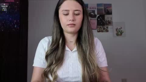 Snapshot of veronika__winslow_ chatting on June 2026 09:01:01 AM Vero online show from June 2026 09:01:01 AM