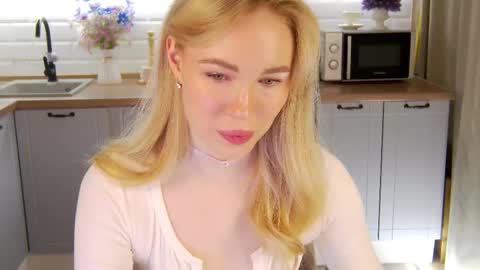 Veronika online show from November 2025 05:01:02 PM