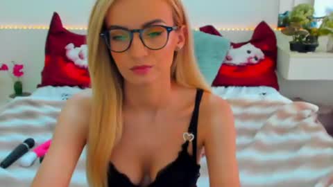 Snapshot of verrasweet4u chatting on June 2026 03:25:01 AM VerraSweet4u online show from June 2026 03:25:01 AM