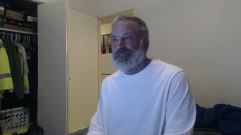 Snapshot of veryveryhairmanindenver chatting on January 2025 12:52:02 AM hairy man online show from January 2025 12:52:02 AM