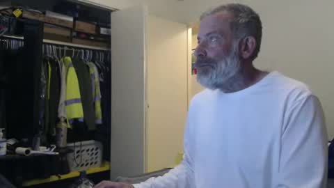 Snapshot of veryveryhairmanindenver chatting on January 2025 12:54:01 AM hairy man online show from January 2025 12:54:01 AM
