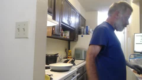 Snapshot of veryveryhairmanindenver chatting on September 2025 11:18:02 PM hairy man online show from September 2025 11:18:02 PM