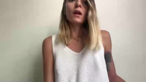 Snapshot of viajemos chatting on January 2026 06:33:02 PM papichulo y mamichula online show from January 2026 06:33:02 PM