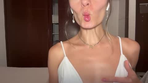 Snapshot of viajemos chatting on February 2026 11:33:01 PM papichulo y mamichula online show from February 2026 11:33:01 PM