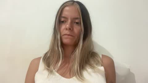 Snapshot of viajemos chatting on March 2026 11:28:02 PM papichulo y mamichula online show from March 2026 11:28:02 PM