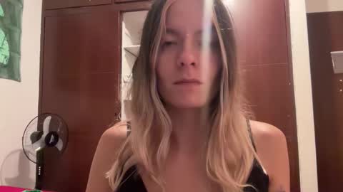 Snapshot of viajemos chatting on April 2026 01:58:02 AM papichulo y mamichula online show from April 2026 01:58:02 AM