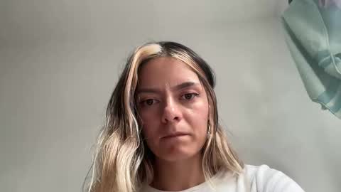 Snapshot of viajemos chatting on April 2026 06:37:01 PM papichulo y mamichula online show from April 2026 06:37:01 PM