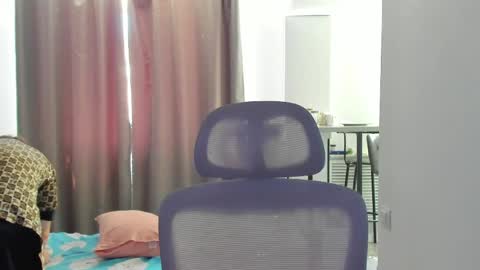 Snapshot of vibemygirl chatting on April 2026 06:39:01 AM vibemygirl online show from April 2026 06:39:01 AM