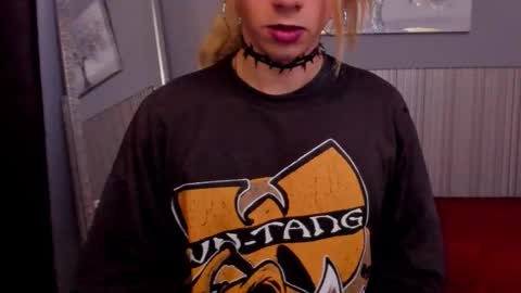  Vicky  online show from March 2026 01:47:01 PM