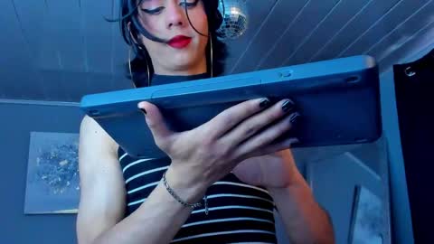 Snapshot of vicky_fant4sy chatting on May 2026 02:10:01 PM Vicky online show from May 2026 02:10:01 PM