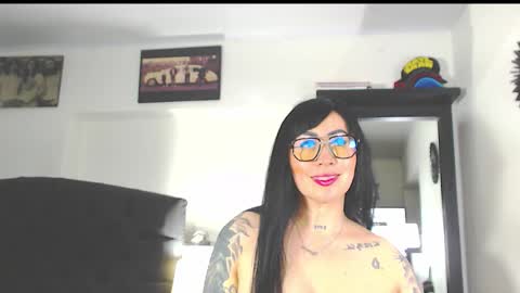 Snapshot of vicky_hotmilf chatting on October 2025 11:05:02 AM Vicky online show from October 2025 11:05:02 AM