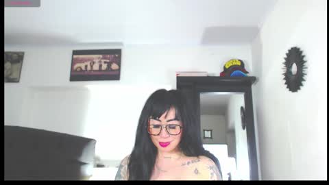 Snapshot of vicky_hotmilf chatting on October 2025 02:58:02 PM Vicky online show from October 2025 02:58:02 PM