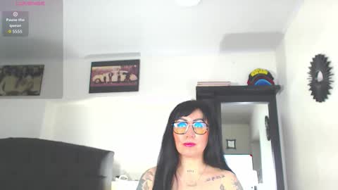 Snapshot of vicky_hotmilf chatting on October 2025 10:59:02 AM Vicky online show from October 2025 10:59:02 AM