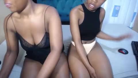 vickyblissx online show from November 2025 04:07:01 AM