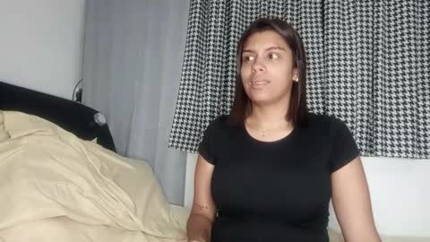 vickyhm22 online show from December 2025 06:12:02 AM