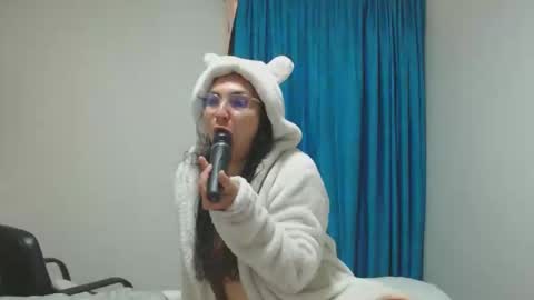 Snapshot of vickyjuice1 chatting on February 2026 03:38:01 PM vickyjuice1 online show from February 2026 03:38:01 PM