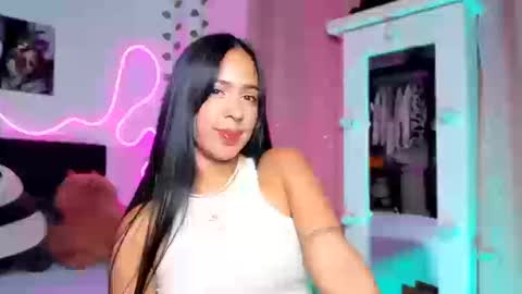 Snapshot of vickysth1 chatting on September 2025 12:24:02 AM VICTORIA 3 online show from September 2025 12:24:02 AM