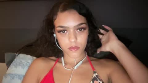 Snapshot of vickyyyx chatting on December 2024 05:57:02 AM Goddess Victory  online show from December 2024 05:57:02 AM