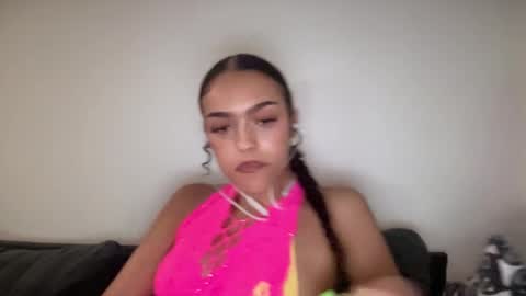 Snapshot of vickyyyx chatting on January 2025 06:11:02 AM Goddess Victory  online show from January 2025 06:11:02 AM